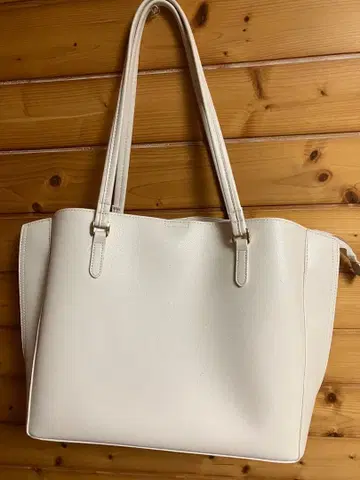 화이트 토트백 합성 피혁