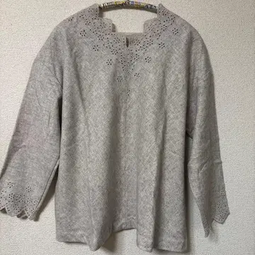 자수 그레이 긴팔 상의 Ellie