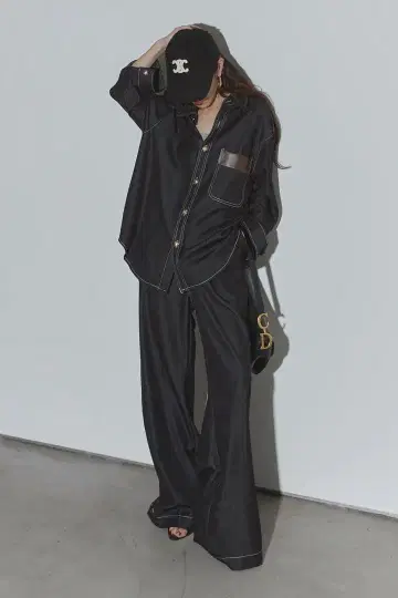 ANDREA&Co 가죽 포켓 데님 셋업 새상품