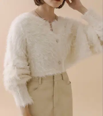 미스틱 엠라인 숏 페더 니트