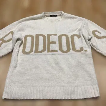 RODEO 화이트 로고 니트 긴팔 스웨터