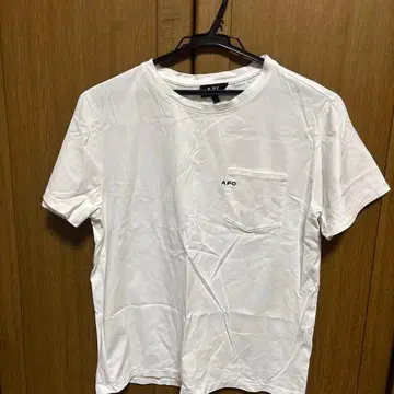 APC 화이트 T셔츠 포켓 부착