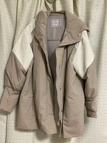 Blu Greed 후드 부착 다운 자켓