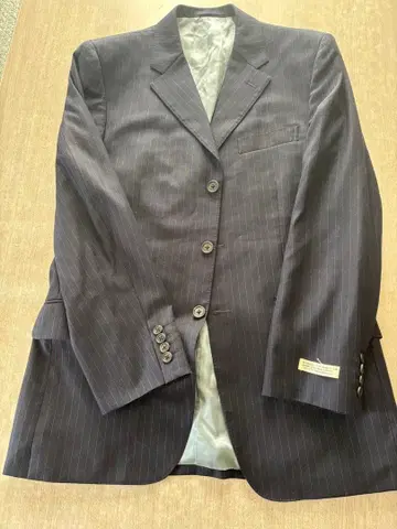 다크 네이비 스트라이프 비즈니스 정장