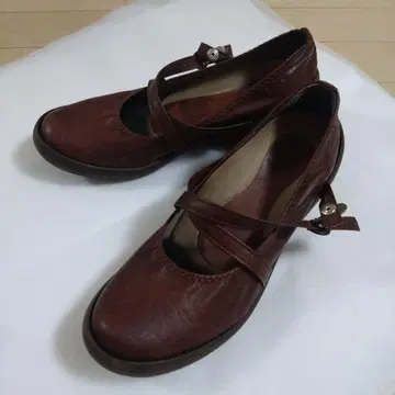 레겟타카누 브라운 스트랩 펌프스