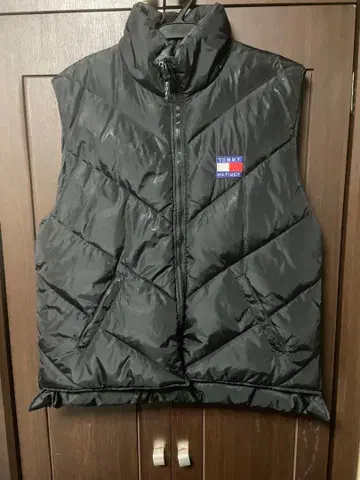 TOMMY HILFIGER 블랙 다운 베스트 사이즈 100
