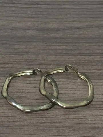 웨이브 디자인 후프 귀걸이