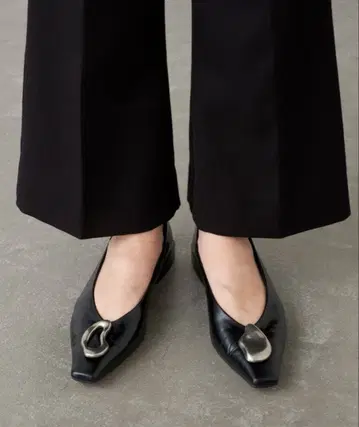 GRISE 가죽 ARTY 오너먼트 플랫 블랙 25