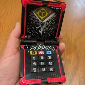 변신 아이템 빨간색과 블랙 큐브