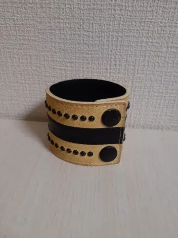 NEIGHBORHOOD 스터드 장식 팔찌