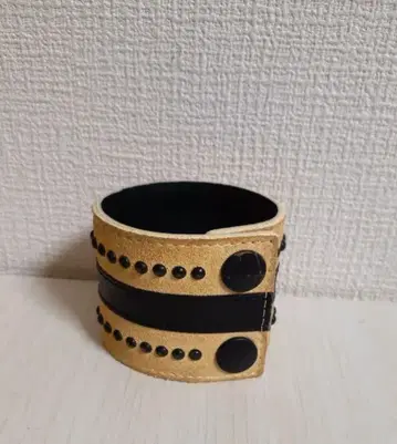 NEIGHBORHOOD 스터드 장식 팔찌