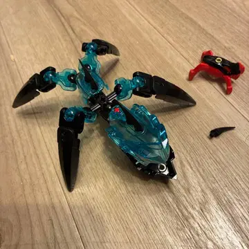 2번째부터 200엔 할인 곤충형 로봇 파랑과 블랙 파손 부품 있음