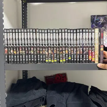 진격의 거인 전 34권 + 특별판 + 배지 세트