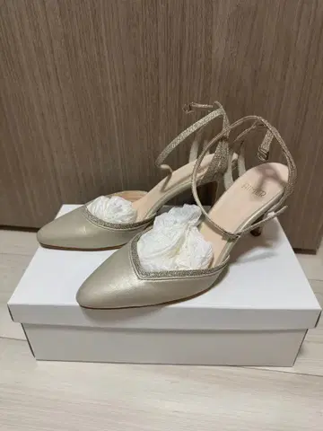 AIMER 골드 베이지 스틸레토 하이힐