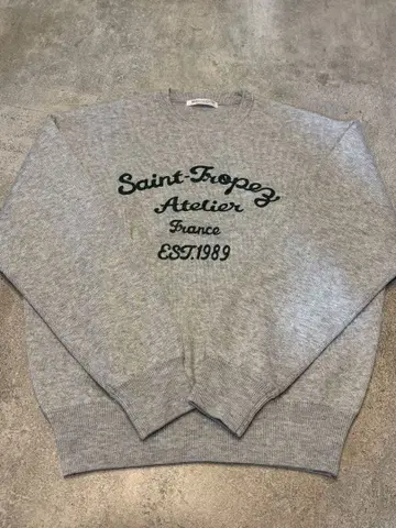 BEAUTY&YOUTH 자수 로고 크루넥 니트 풀오버