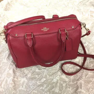 빨간색 가죽 숄더백