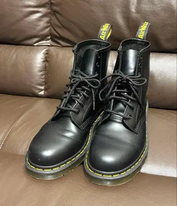 닥터마틴 8홀 부츠 블랙