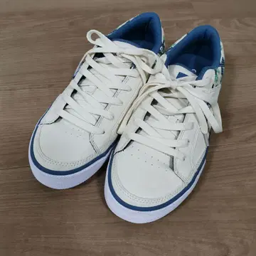 그라비스 스니커즈