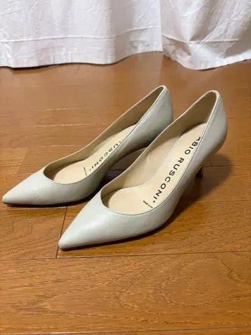 새상품 미사용 파비오 루스코니 펌프스 베이지 상자 없음