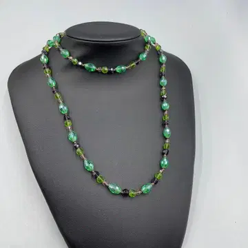 24 빈티지 Rah-Rah 그린과 블랙 비즈 롱 목걸이