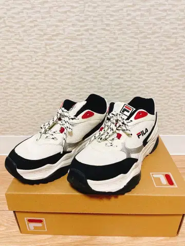 새상품급 FILA 통굽 스니커즈 미사용에 가까움