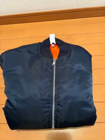네이비 봄버 자켓 오렌지 안쪽