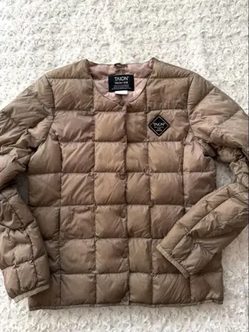 새상품급 TAION 타이온 노카라 다운 자켓 데셍 Dessin