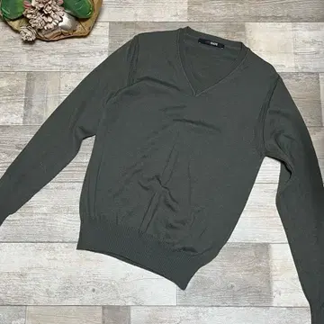 +39 masq 올리브 그린 V넥 니트 이탈리아제