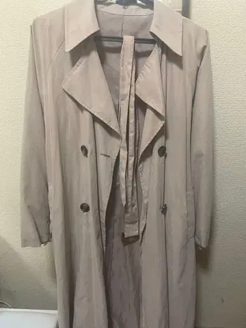 베이지 트렌치코트 허리 벨트 포함