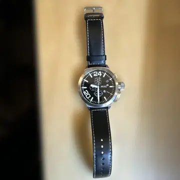 MAX 스톱워치 기능이 있는 손목시계