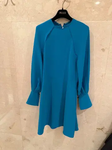 파란색 긴팔 A라인 원피스