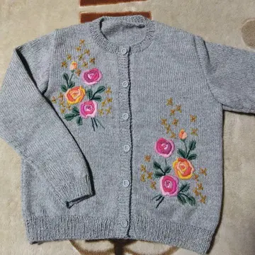 꽃무늬 자수 그레이 니트 가디건