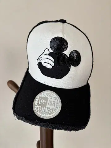 [ 새상품급 ] NEW ERA 미키마우스 트래커 캡