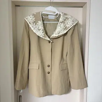 래디언트 오버 칼라 자켓 APRILY