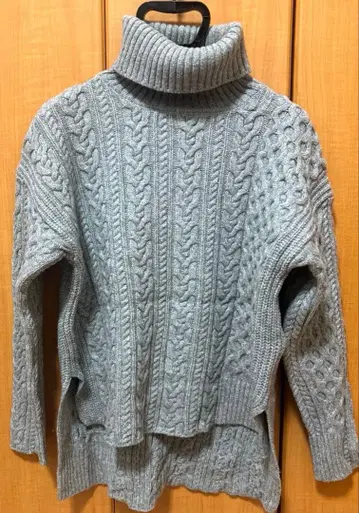 맥피 케이블 니트 터틀넥 그레이