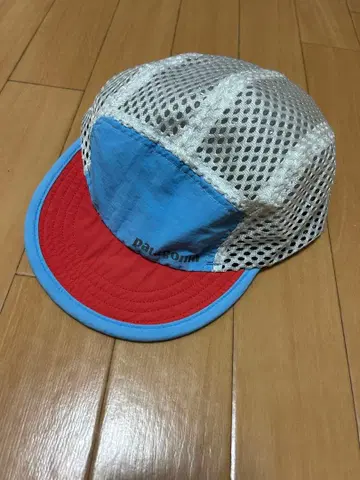 덕빌 patagonia 메쉬 캡 파랑/빨간색
