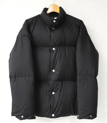 블랙 다운 자켓 후드 부착