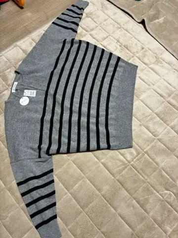 MAITRESSE V넥 스웨터 9호 야마다야 미사용 새상품 그레이와 블랙