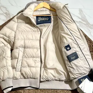 미사용 새상품 택 포함 2024SS 허니 캐시미어 실크 도킹 다운 자켓