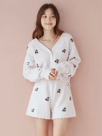 토끼 온라인 한정품 체리 패턴 자카드 가디건 & 숏팬츠 세트