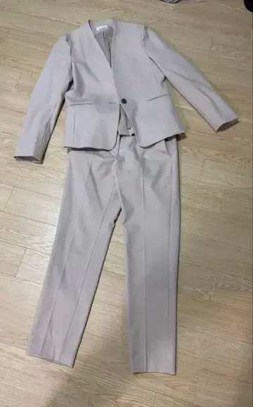 PLST 브러쉬드 백 컬러리스 자켓 팬츠 셋업 수트