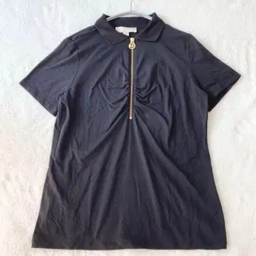 MICHEAL KORS 반팔 로고 참 하프 지퍼 피케 셔츠 상의