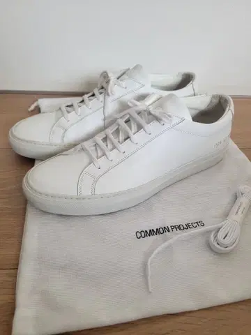 COMMON PROJECTS 화이트 스니커즈