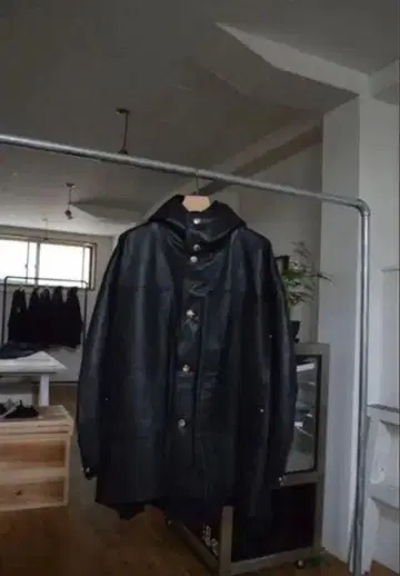 ISSUETHINGS JOHN EX OVERSIZED LEATHER