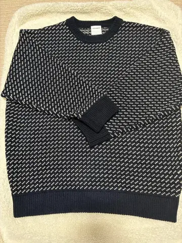 MACOBER 네이비 바즈아이 니트