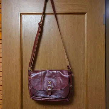 다크 브라운 플랩식 숄더백