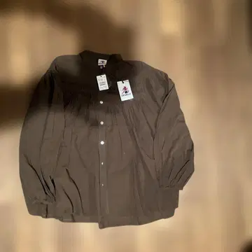 미사용 새상품! GEVACO의 개더가 들어간 긴팔 블라우스