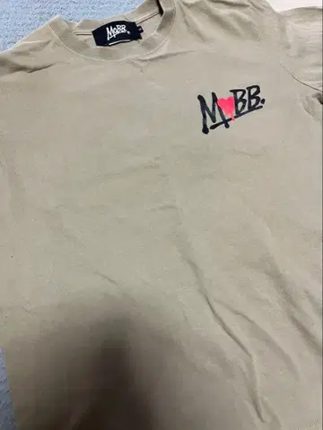 MOBB. 베이지 T셔츠