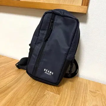 BEAMS HEART 사선 크로스백 네이비