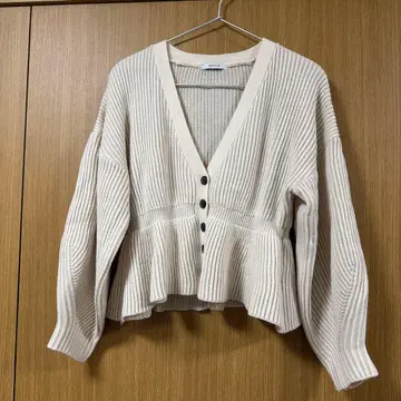 지나시스 v 니트 가디건